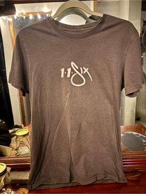 1:1 Six Graphic Crew Neck T‑Shirt — Brown